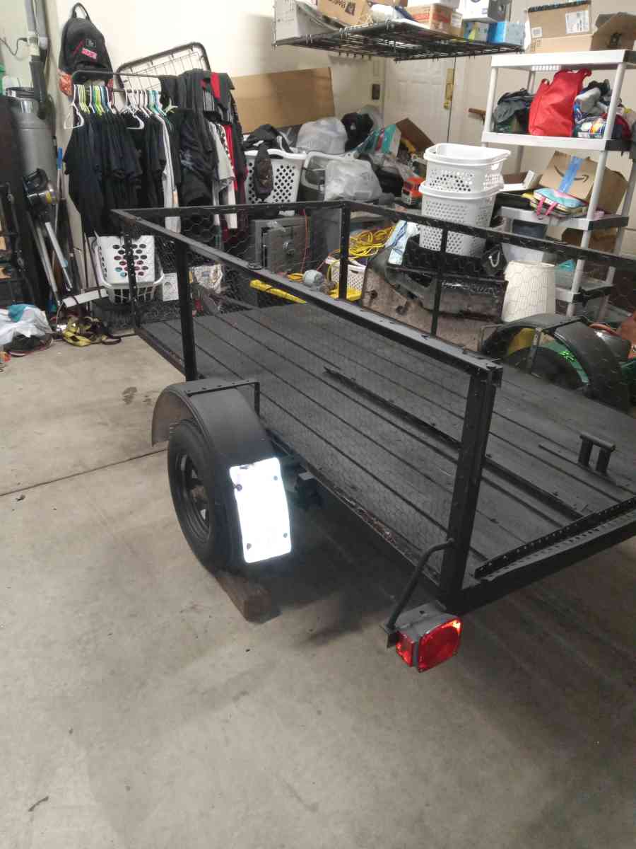 trailer 8 and half feet by 4 and half feet