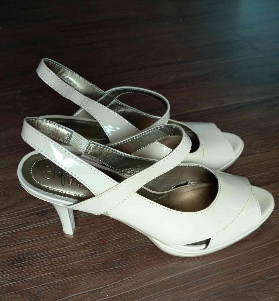 Life Stride Beige Heels
