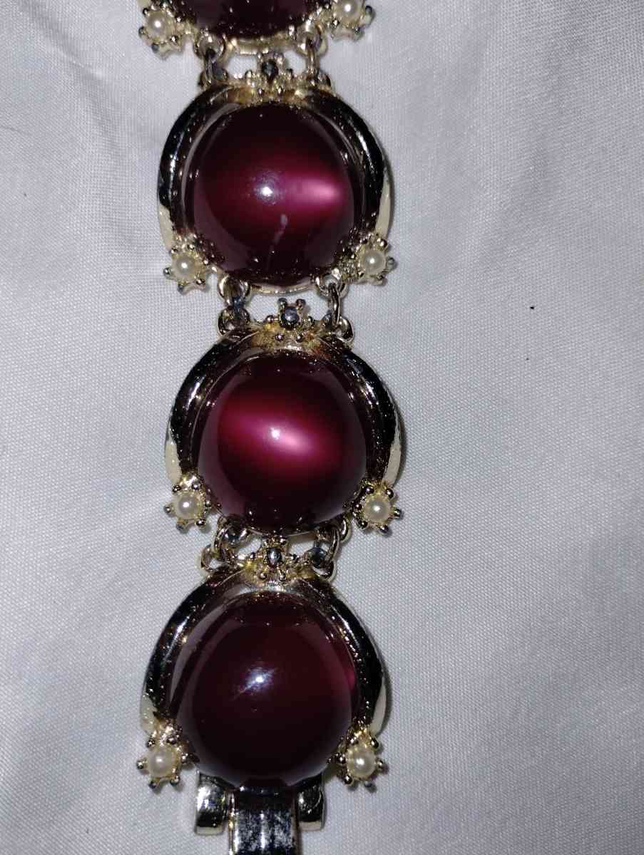 gorgeous red stone and gold bracelet - Kansas City, Missouri - FleaMarketBay