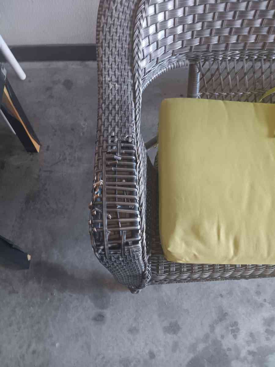 Patio love seat - Aurora, Colorado - FleaMarketBay