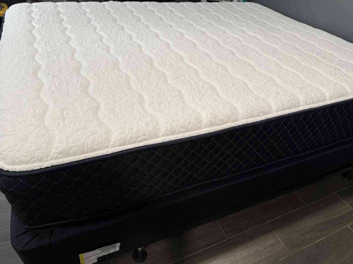 Queen mattress - Edinburg, Texas - FleaMarketBay
