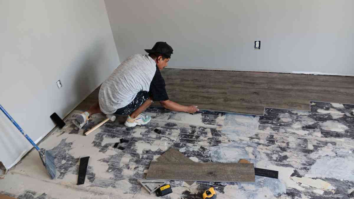 installation of pvc flooring tiles sidingh