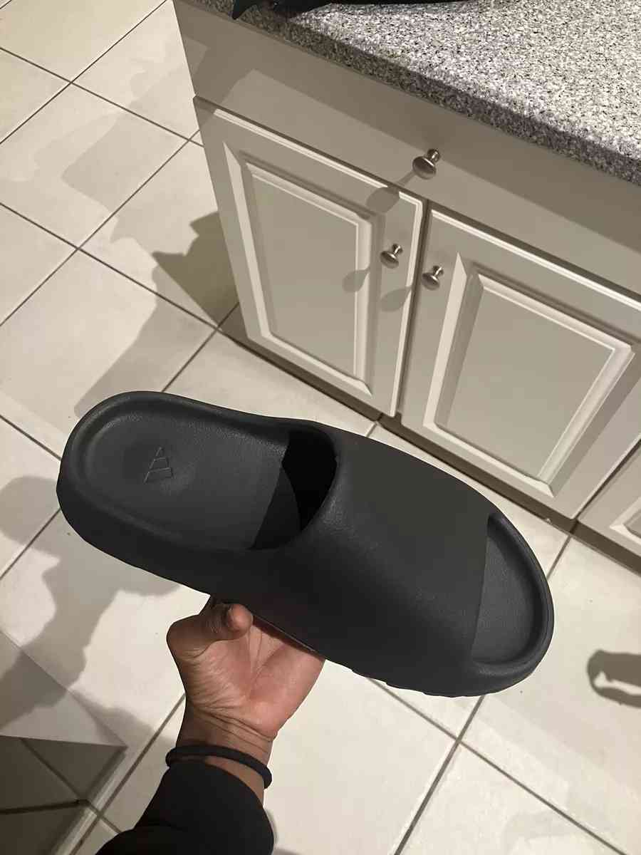 Yeezy Slides Dark Onyx all sizes