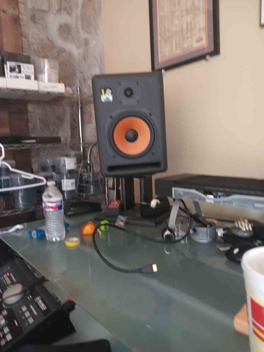 KRK V8 POWERED MONITORS PAIR