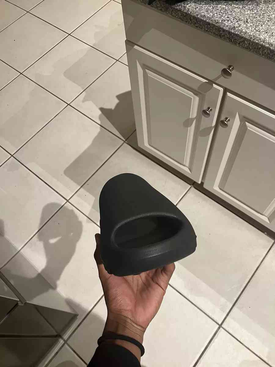 Yeezy Slides Dark Onyx all sizes