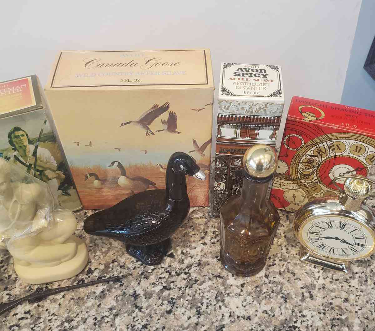 New in Box Vintage Avon Bottle full AftershaveDecanters - Fort Worth, Texas - FleaMarketBay