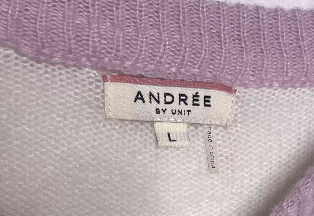 pink and white sweater - Spanish Fork, Utah - FleaMarketBay