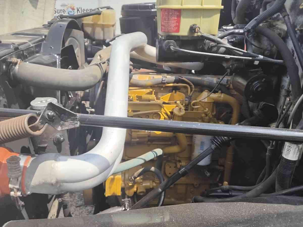 1998 Chevy C650 Cab Chassis 3116 Caterpillar Motor 5 SPEED