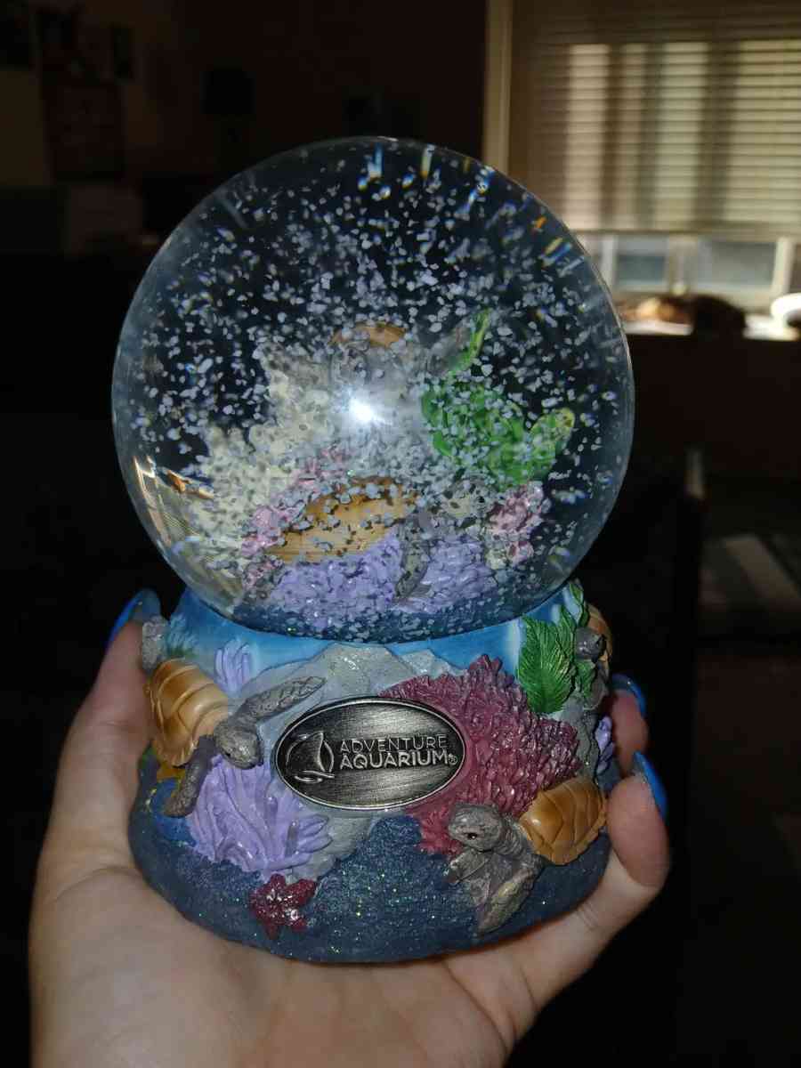 snow globe - Springfield, Pennsylvania - FleaMarketBay