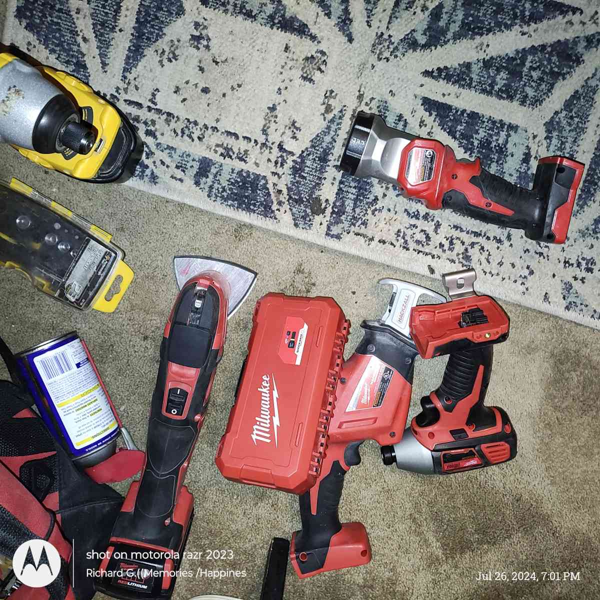 complete Milwaukee tool set with middle noise ratchets plier
