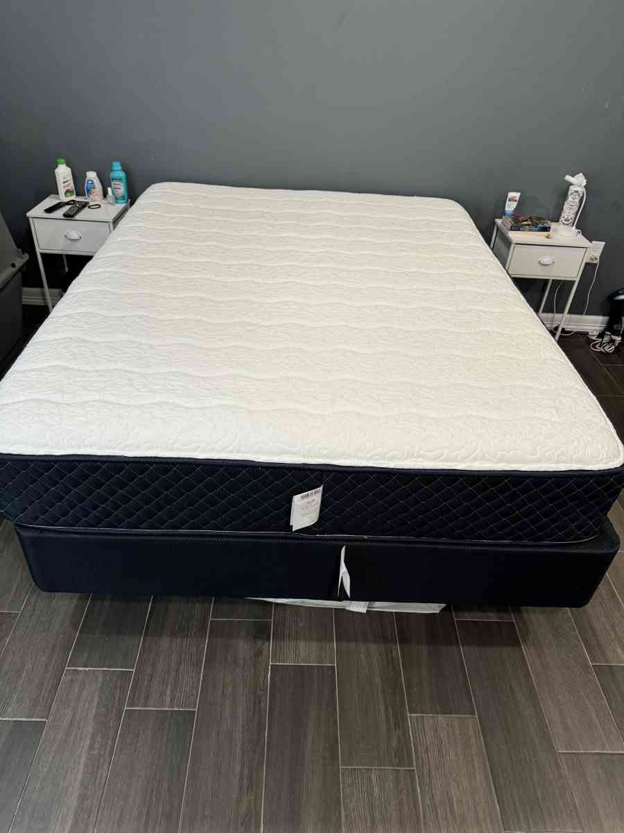 Queen mattress - Edinburg, Texas - FleaMarketBay