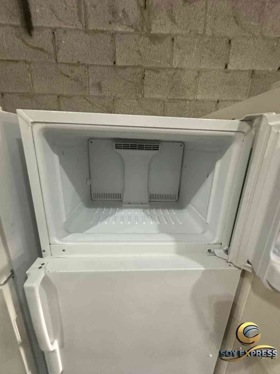 GE refrigerator top and bottom