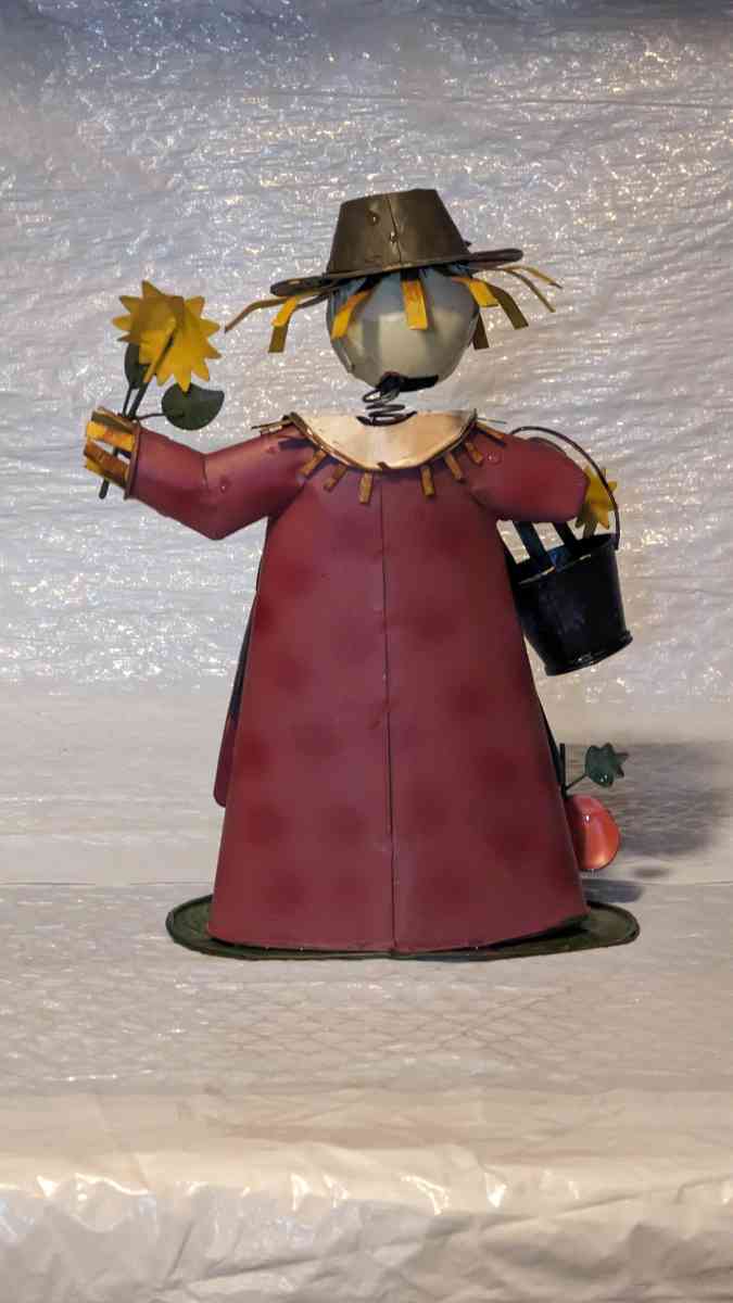 Tin Bobblehead To Scarecrow Girl  with Sunflowers and Pumpki