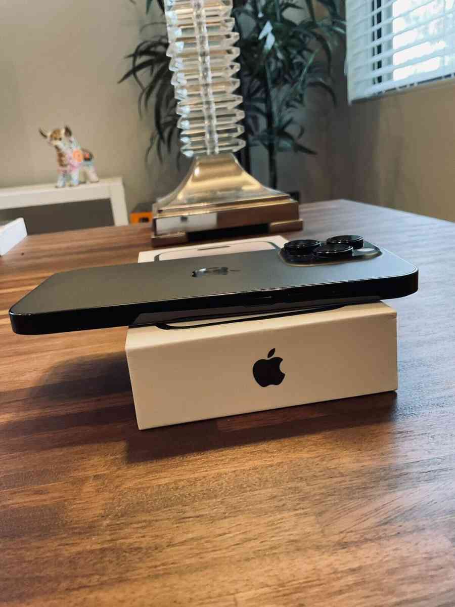 Apple iPhone 14 Pro  256GB  Space Black - Adamsville, Ohio - FleaMarketBay