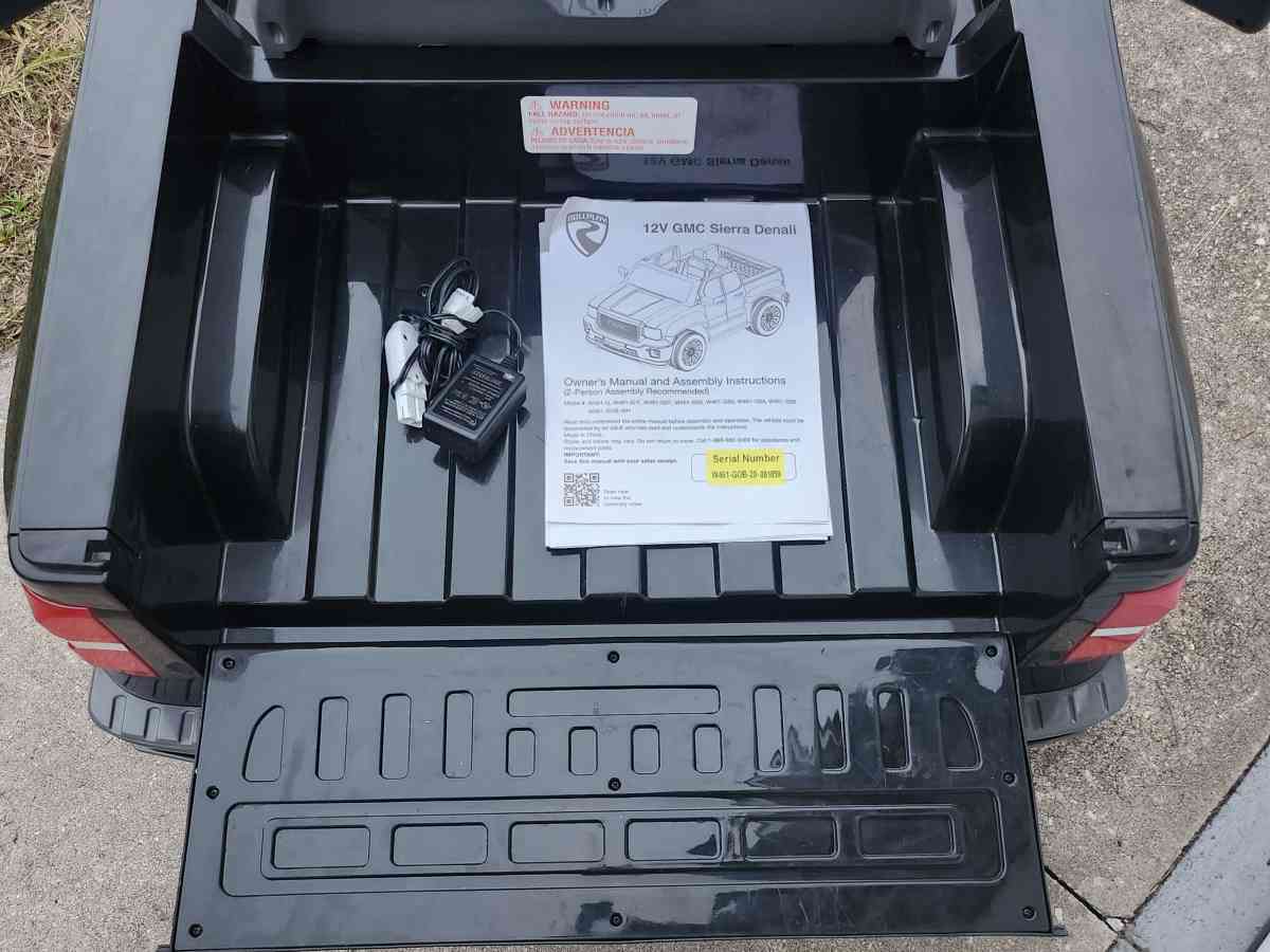 GMC Sierra 12V Ride On Power Wheels - Homosassa, Florida - FleaMarketBay