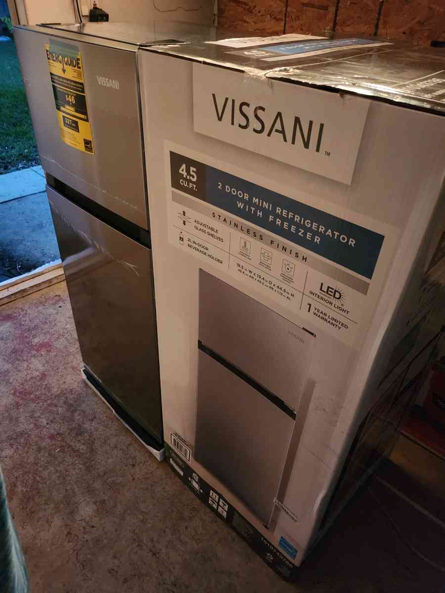 Vissani Mini Refrigerator with Freezer - Homosassa, Florida - FleaMarketBay