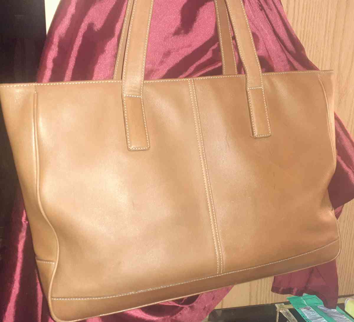 beautiful like new coach bag  hamptons collection