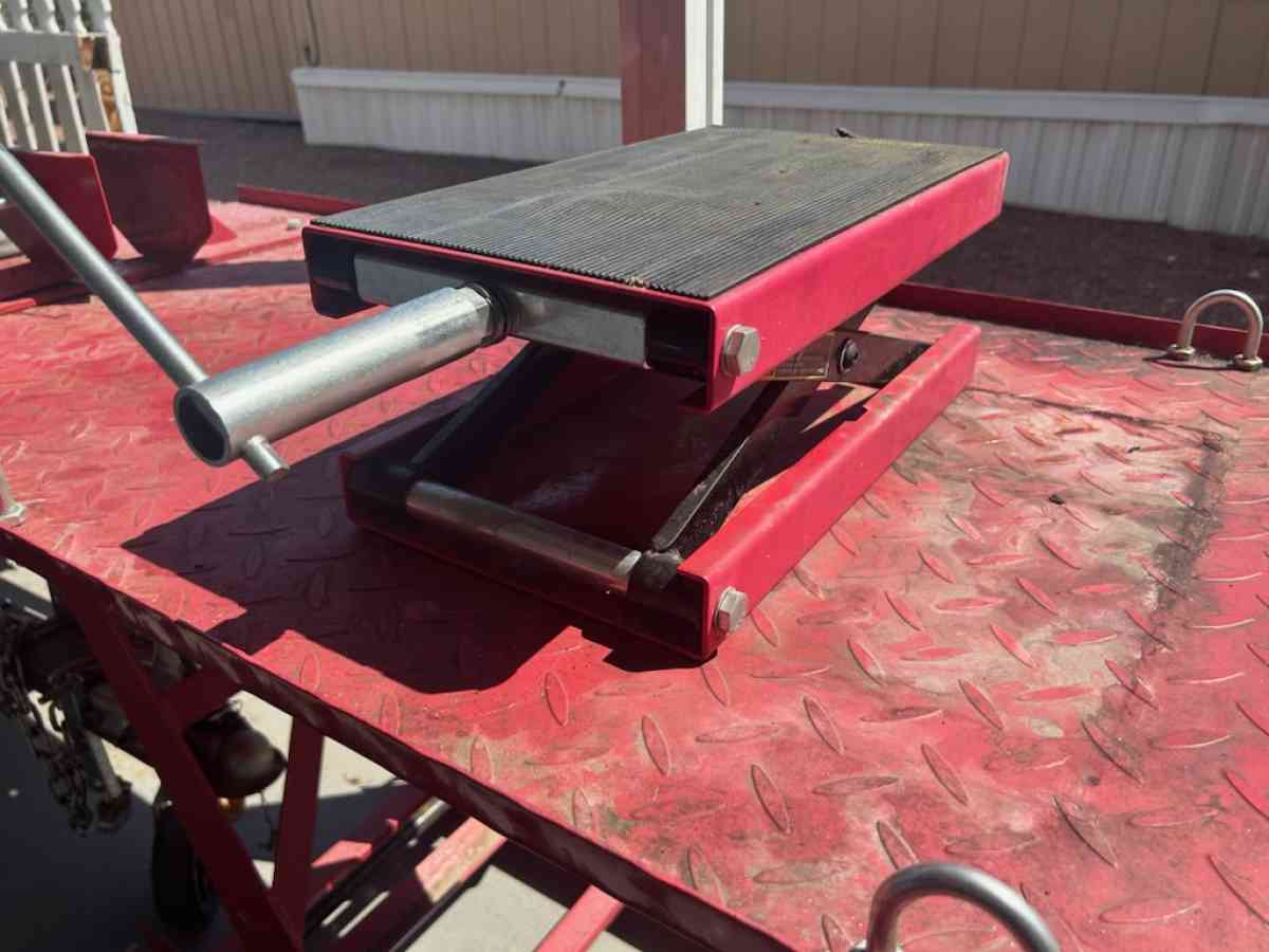 Motorcycle lift table