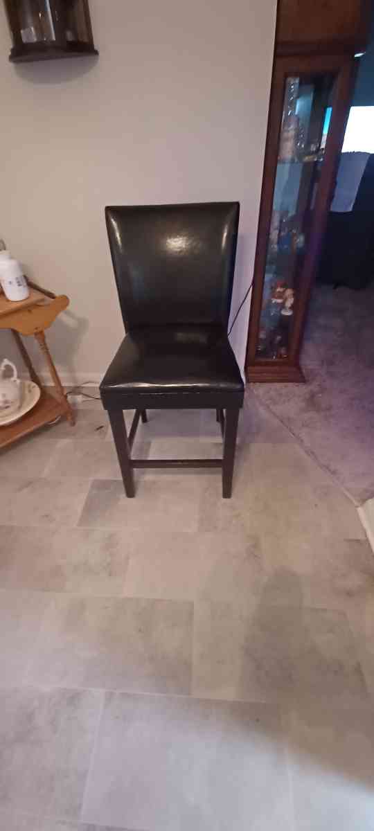 kitchen table and chairs