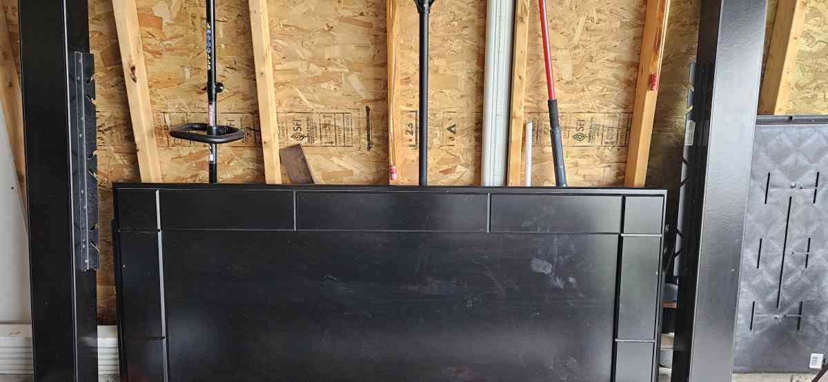 King size wooden bed frame no mattress - Hampshire, Illinois - FleaMarketBay