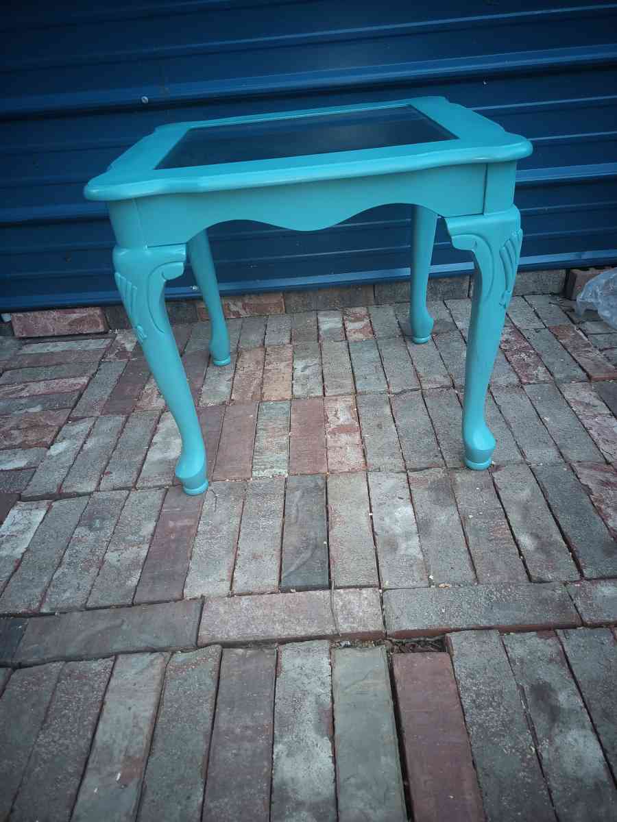 Small Side Table - Shawnee, Oklahoma - FleaMarketBay