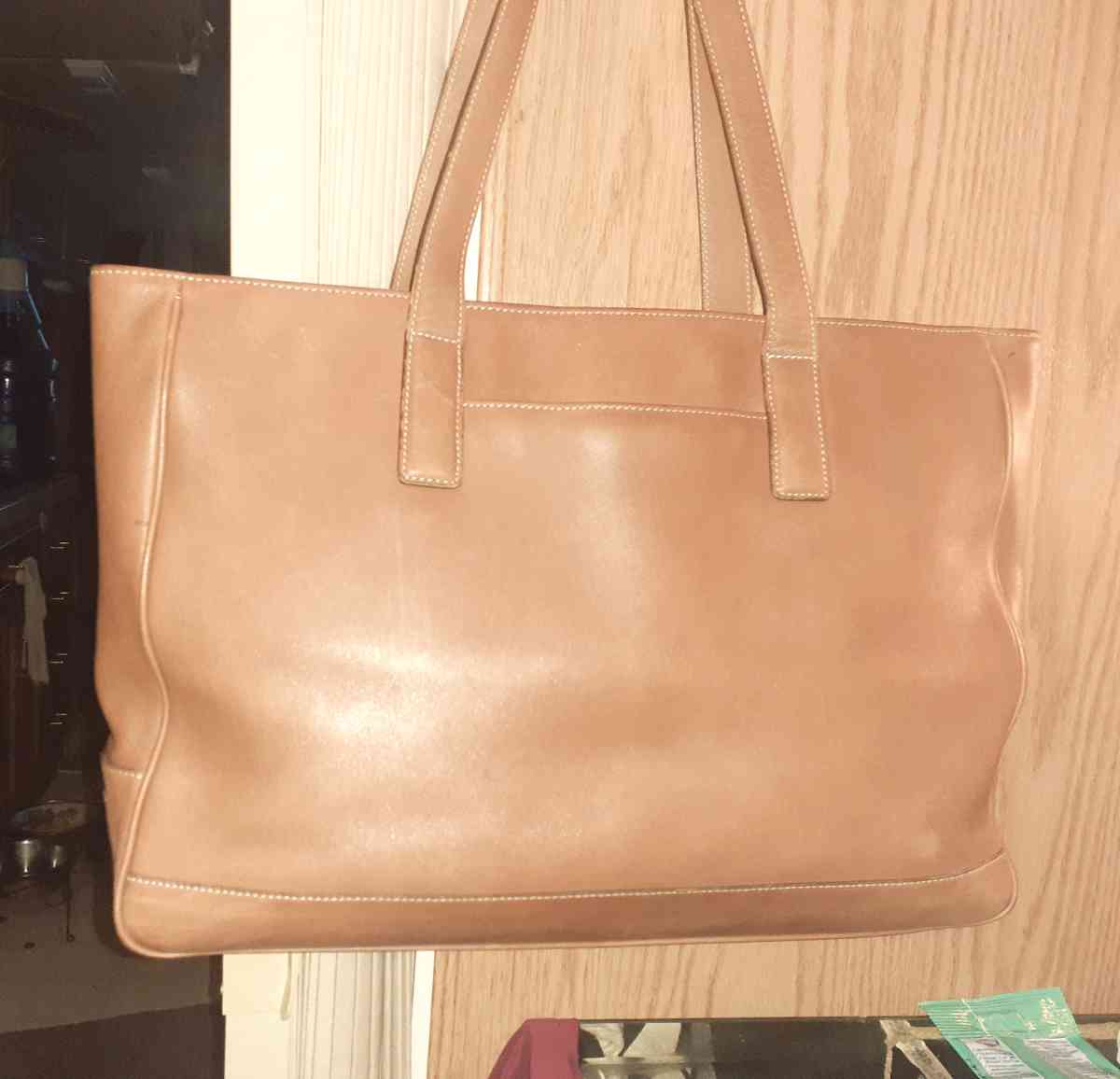 beautiful like new coach bag  hamptons collection