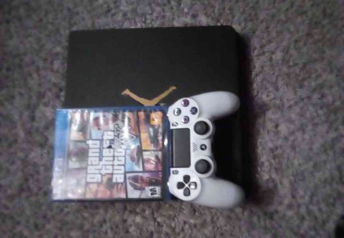 ps4 slim and gta with white controller