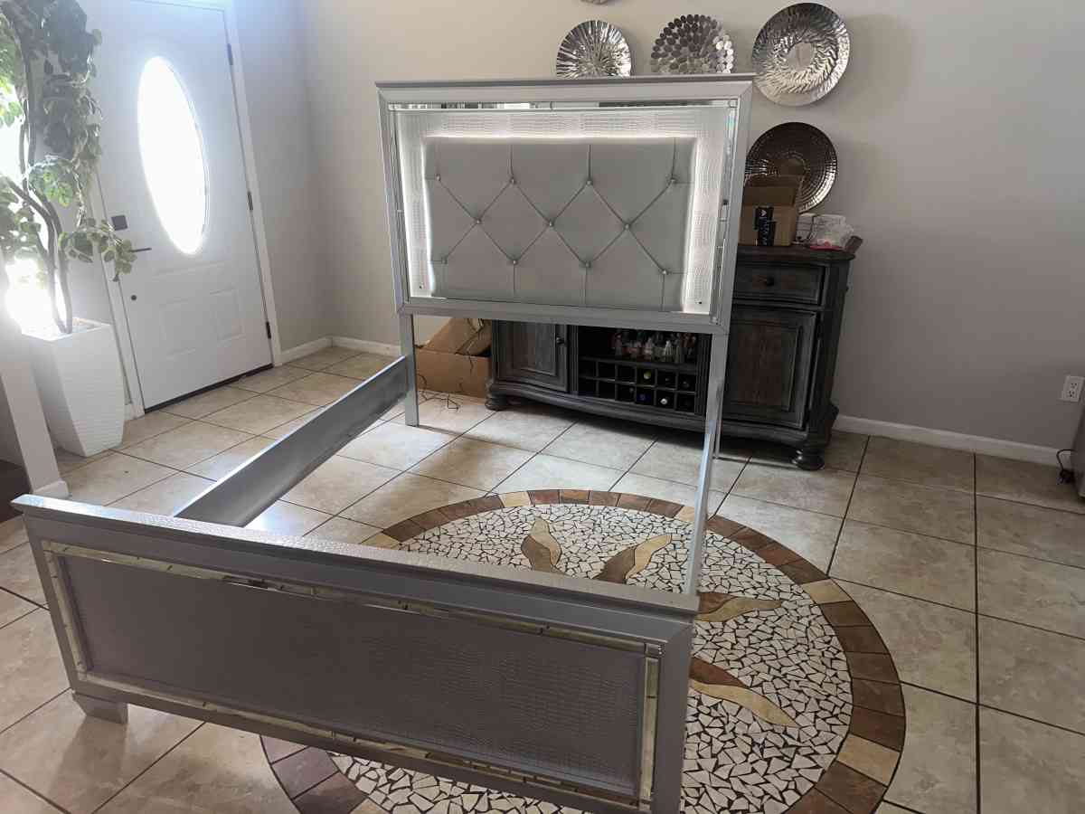 queen silver bed