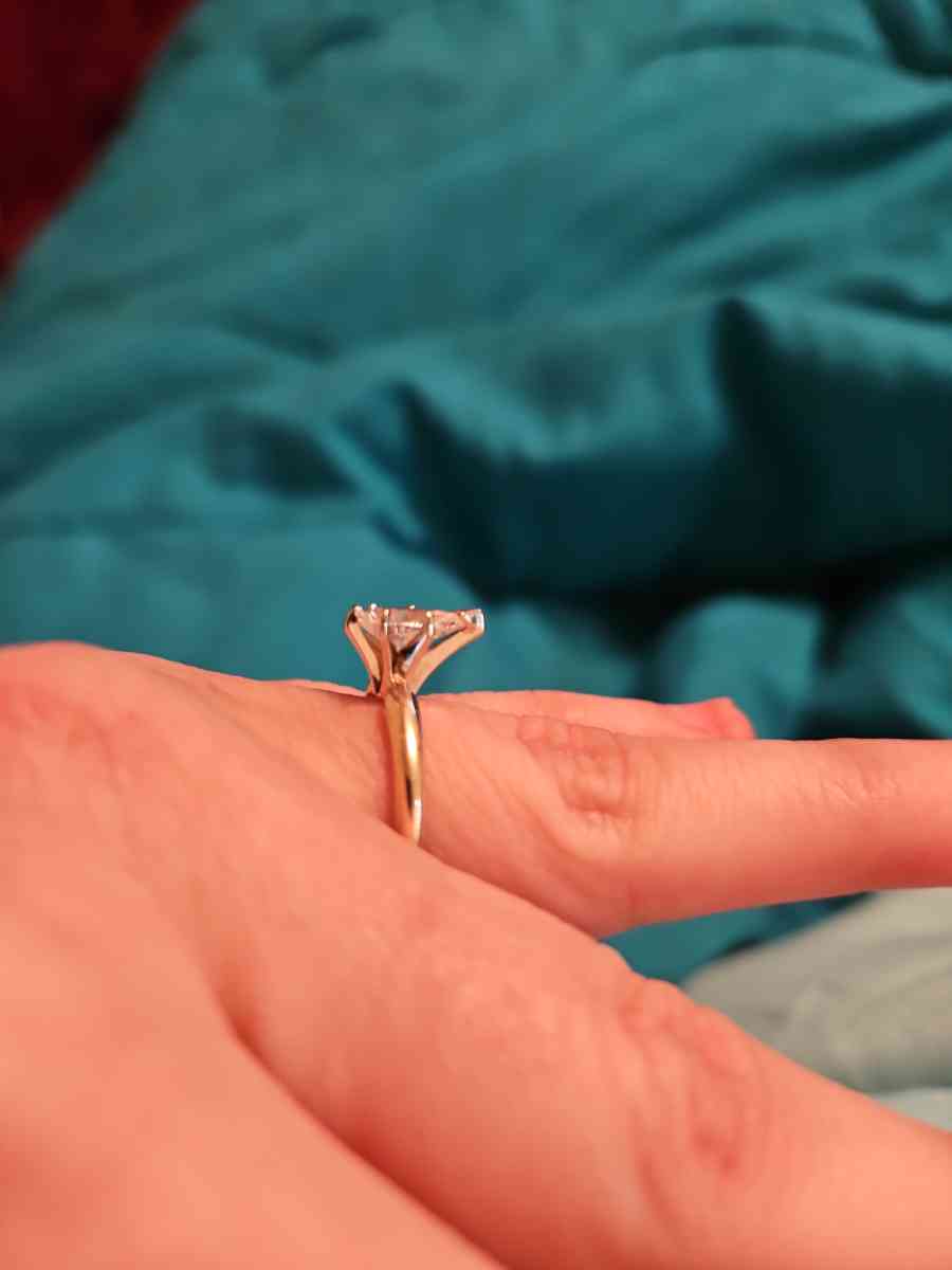 1ct Natural diamond engagement ring