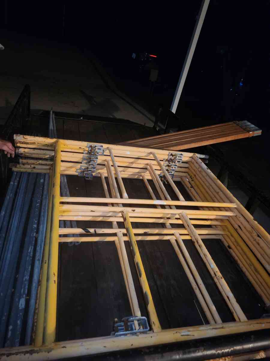 Scaffolding Set - Homosassa, Florida - FleaMarketBay