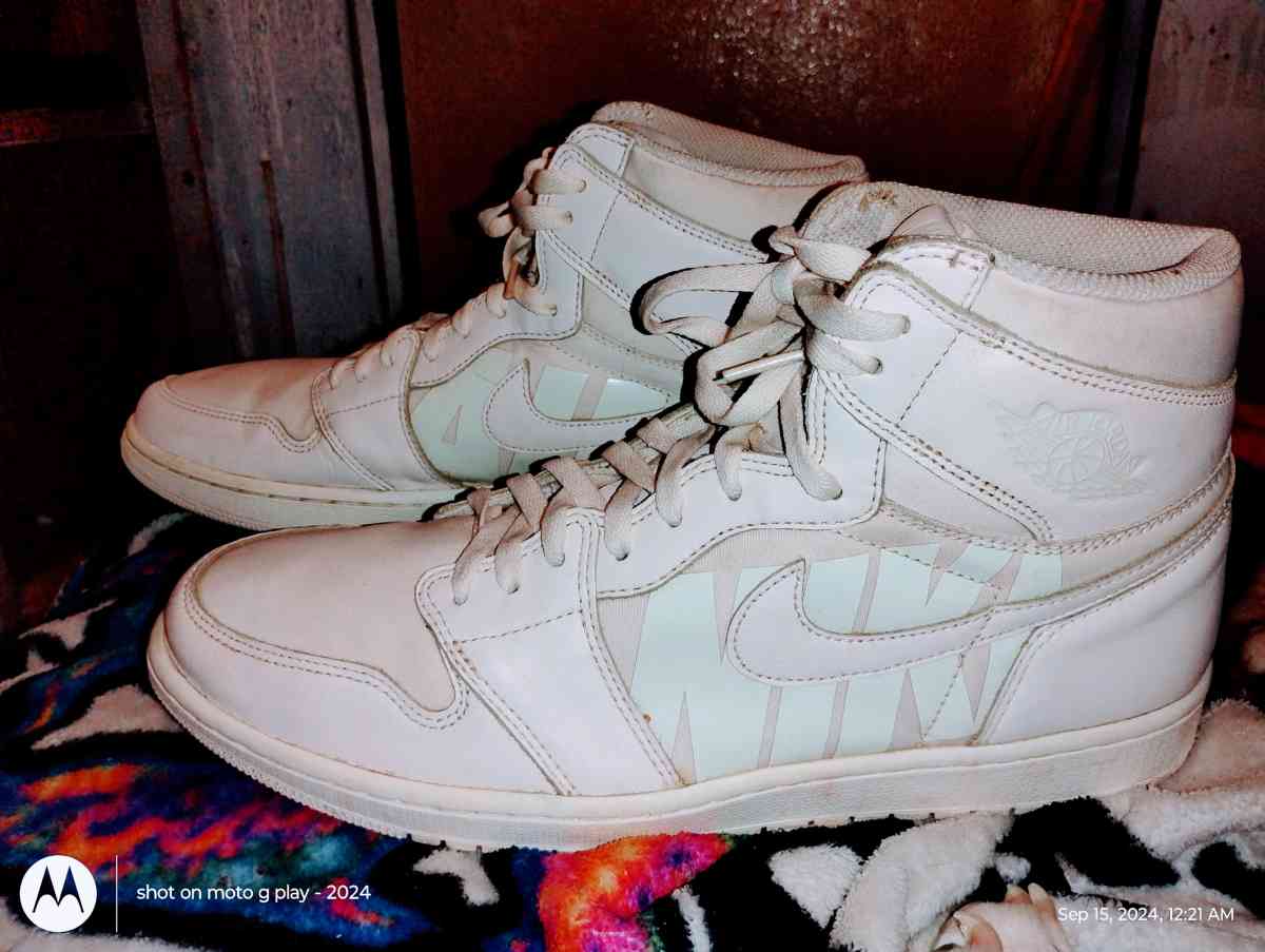Air Jordan 1 Retro High OG Guava Ice