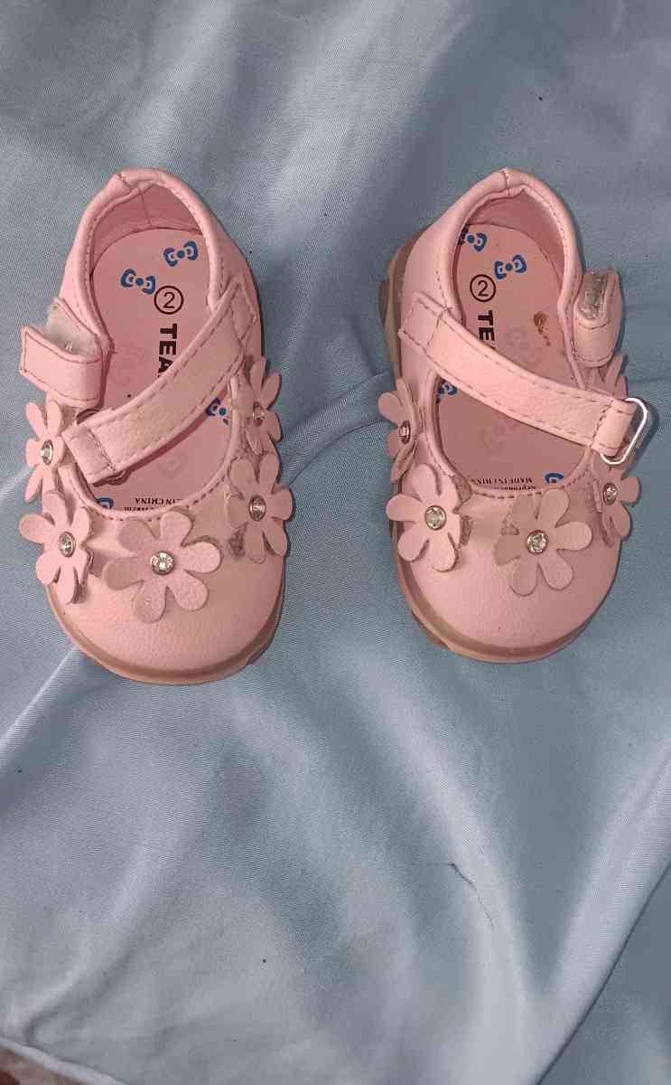 Size 2 babygirl shoes - Anaheim, California - FleaMarketBay