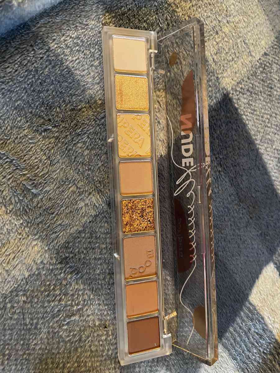 eyeshadow palette - Hazel Park, Michigan - FleaMarketBay