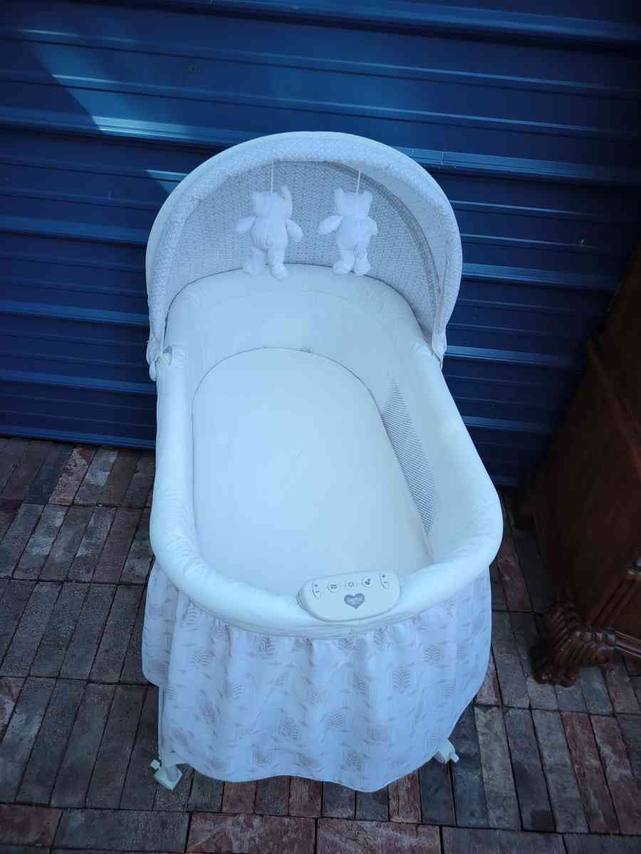 Baby Bassinet - Shawnee, Oklahoma - FleaMarketBay