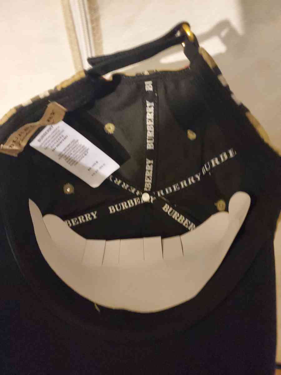 Burberry logo hat