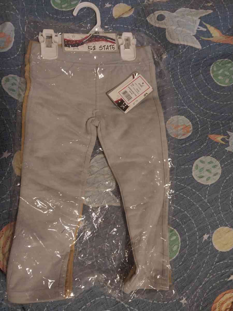 vendo ropa barata 3 trajes por 10 - Plainfield, New Jersey - FleaMarketBay