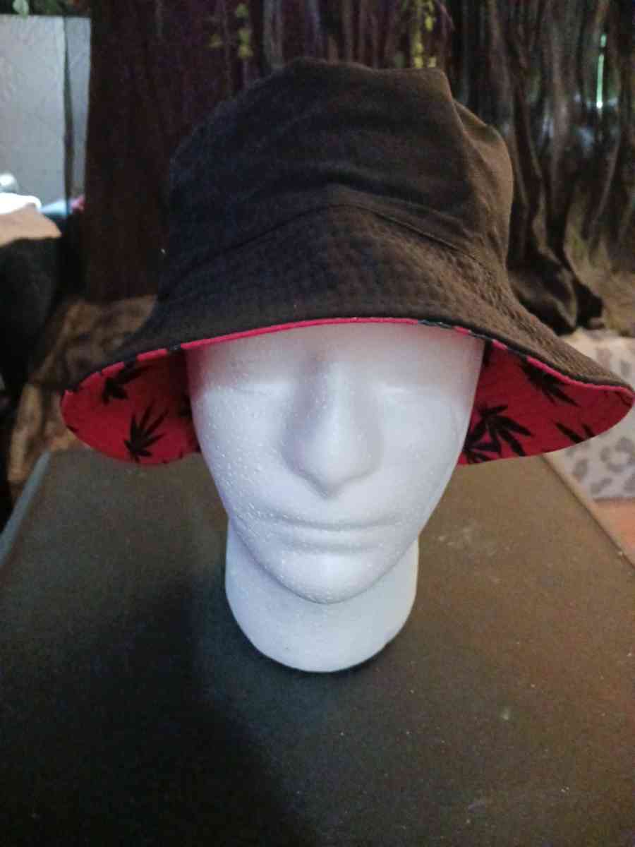 New reversible red leaf bucket hat