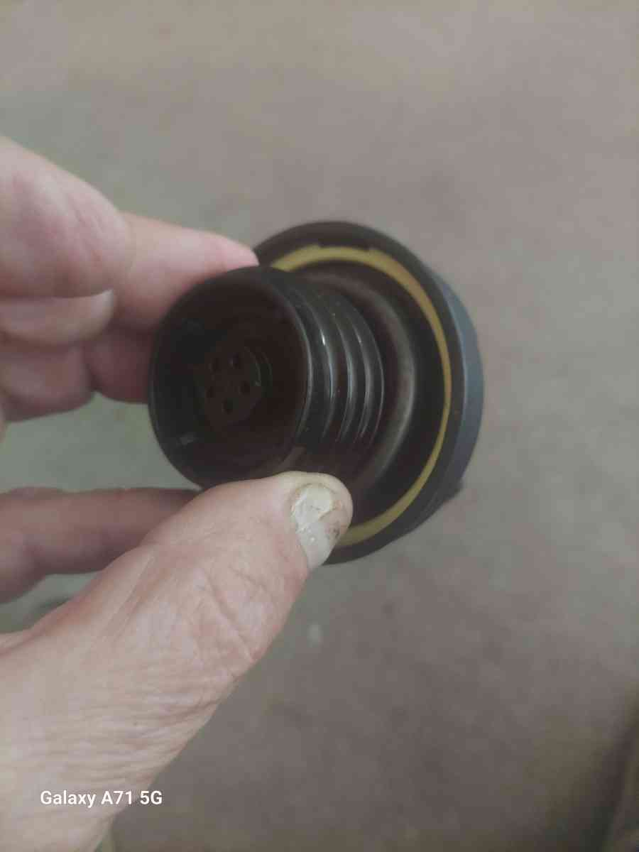 locking gas cap - Lacey, Washington - FleaMarketBay
