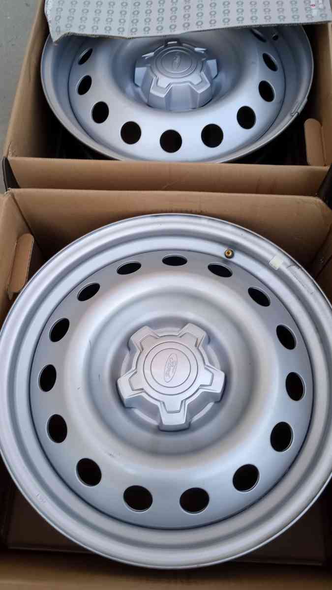 the set of 4 wheels original Ford