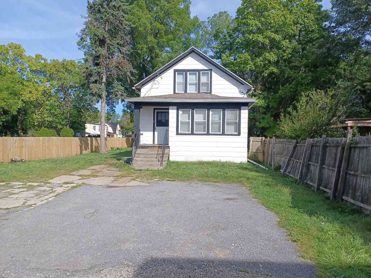 House for rent - Buffalo, New York - FleaMarketBay