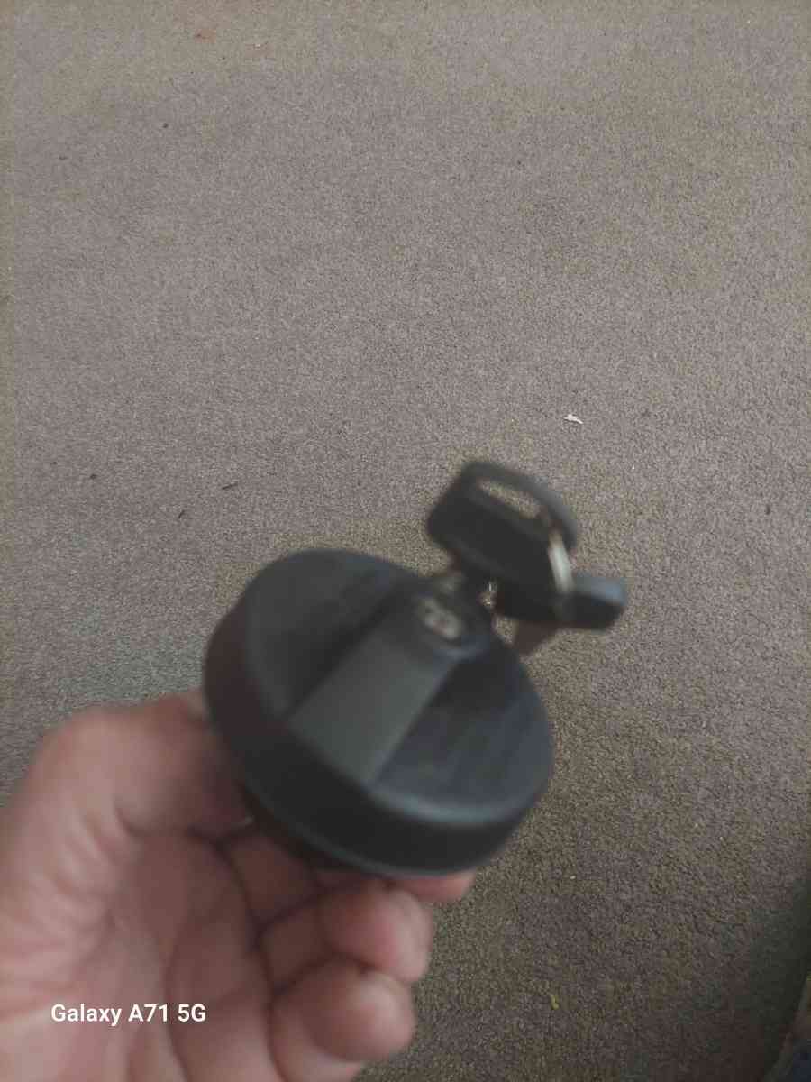 locking gas cap - Lacey, Washington - FleaMarketBay