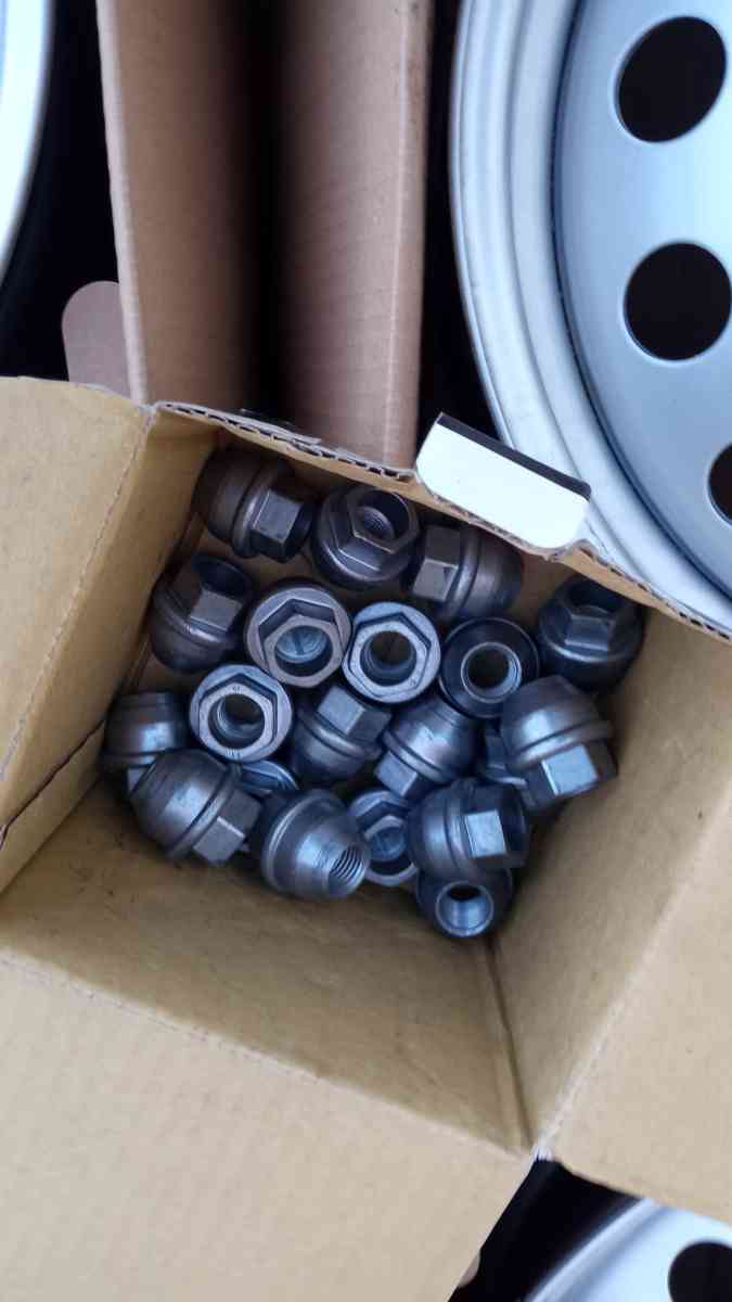 the set of 4 wheels original Ford