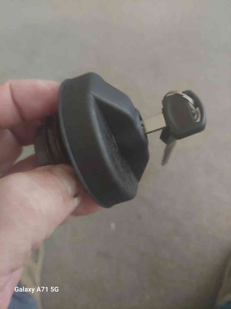 locking gas cap - Lacey, Washington - FleaMarketBay