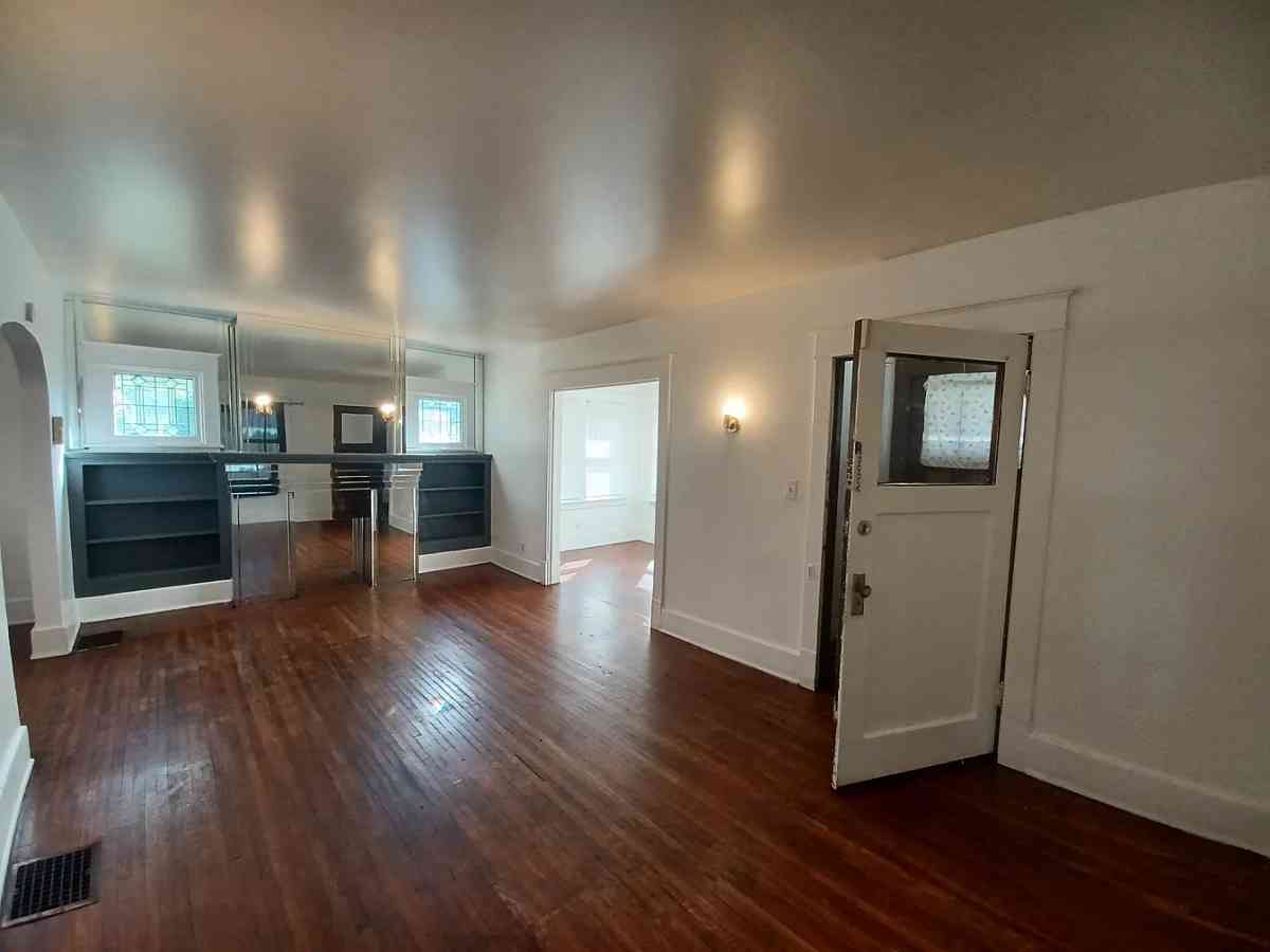 House for rent - Buffalo, New York - FleaMarketBay