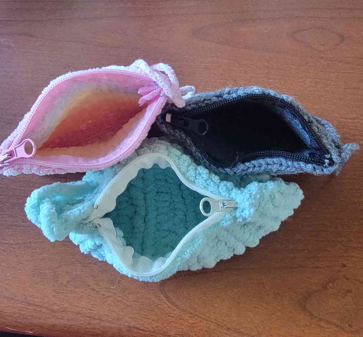 soft knitted wallet pouches - Minneota, Minnesota - FleaMarketBay