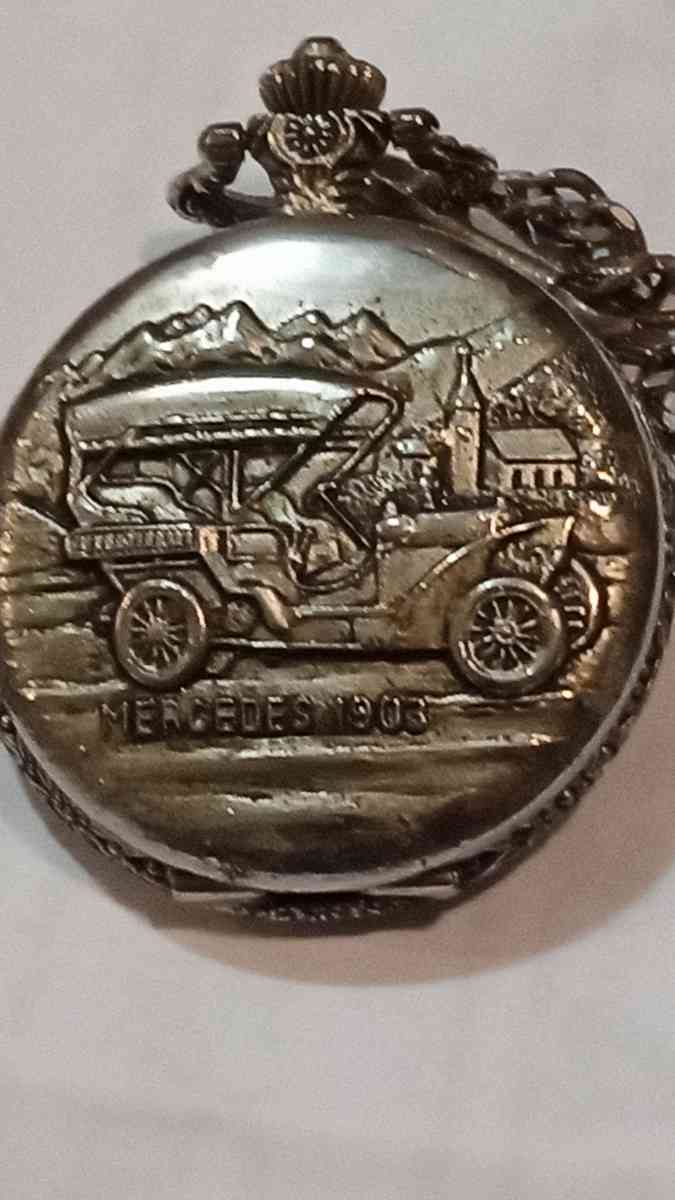 this is a very Antique Peace its a very Old pocket watch1903