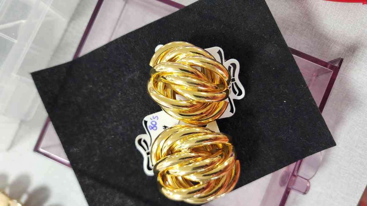 Handmade Braclets and more porch pickup only Vintiage