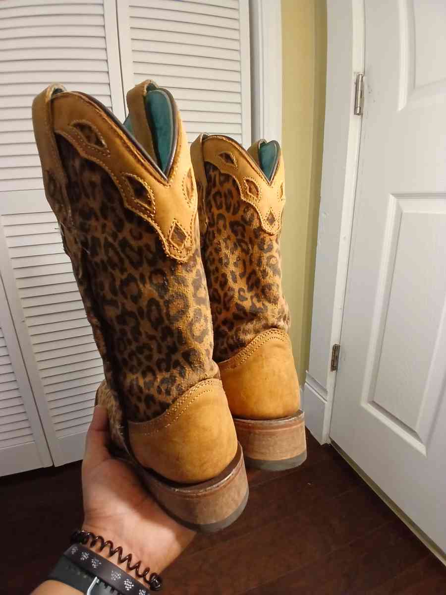 Corral handcrafted boots for men size 6 point 5 and women 8