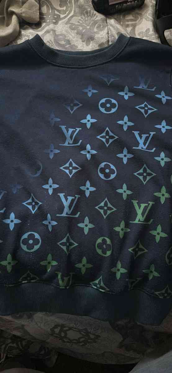 Louis Vuitton sweater - Chambersburg, Pennsylvania - FleaMarketBay