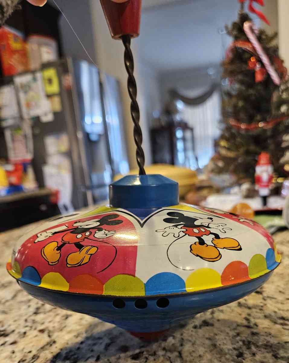 Vintage 1975 Disney Mickey Mouse Tin Litho Spinning top